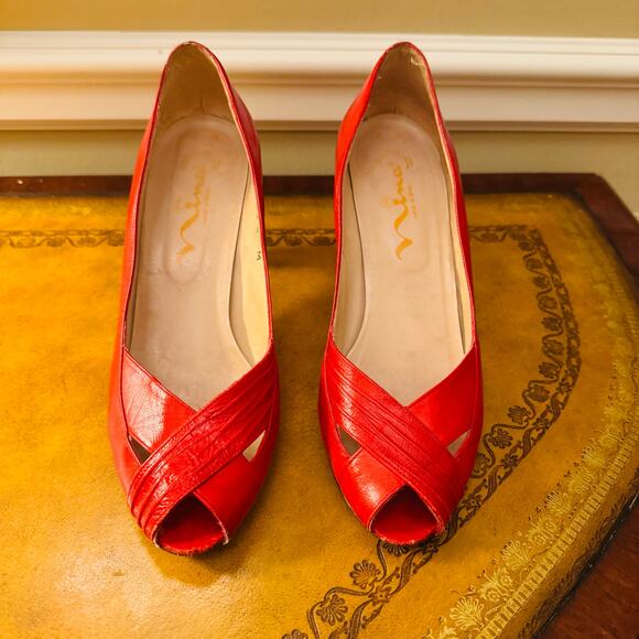 NINA Vintage Womens Red All Leather Peep Toe Heel Pumps Size 8 Made in Spain - Picture 3 of 12